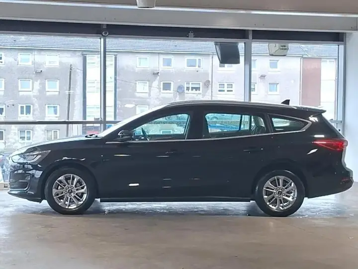 Ford Focus 2023 photo 4