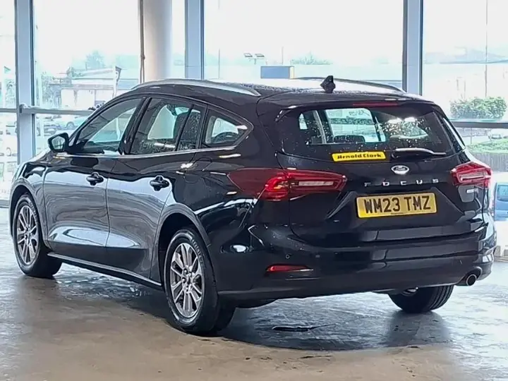 Ford Focus 2023 photo 2