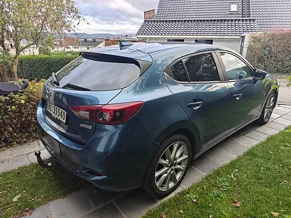 Mazda 3 2018 photo 2
