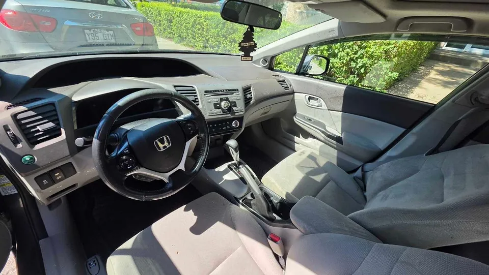 Honda Civic 2012 photo 2