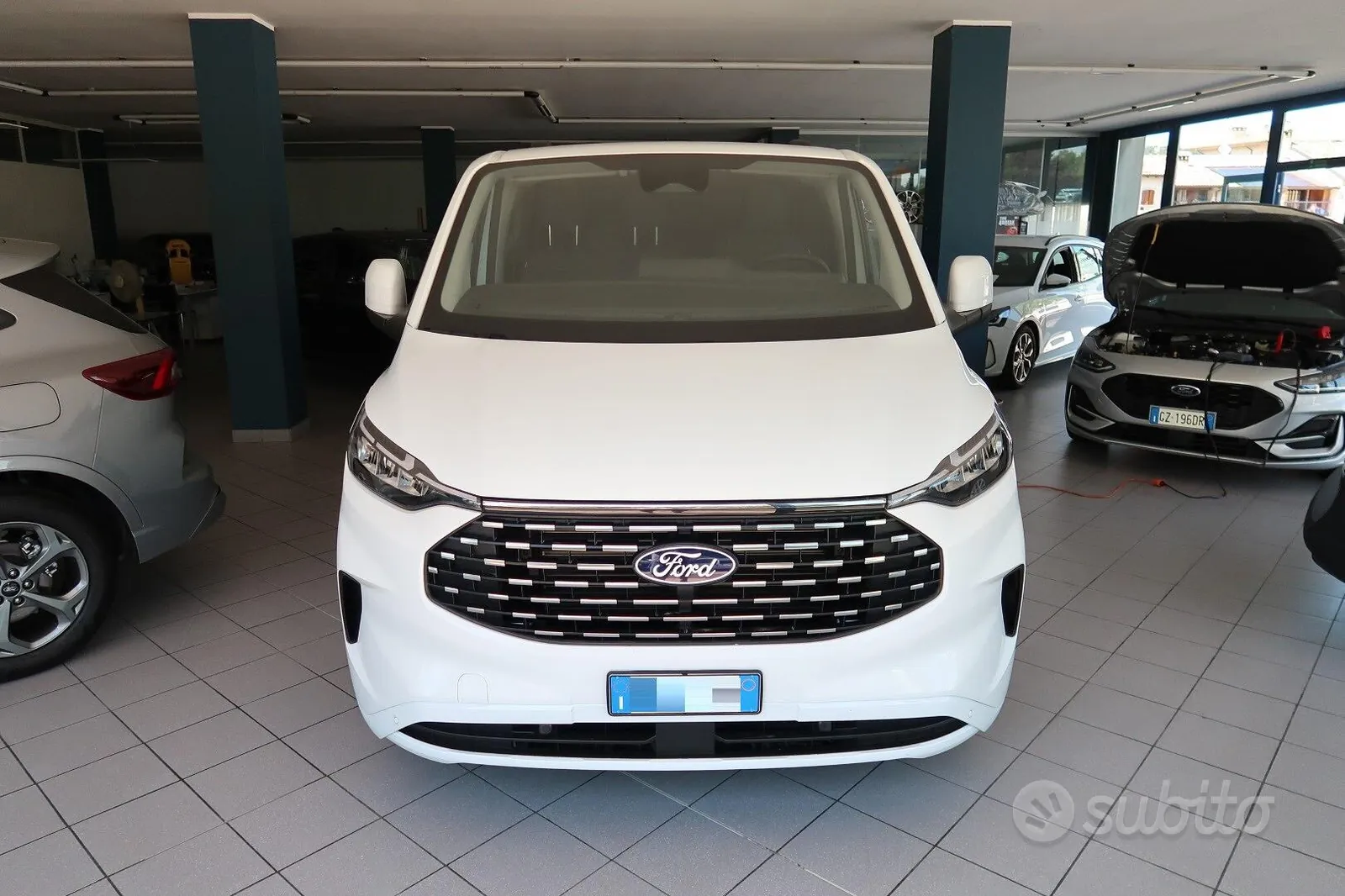Ford Tourneo Custom 2024 photo 2