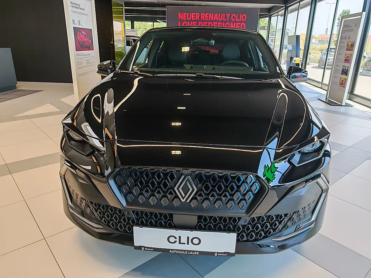 Renault Clio photo 2