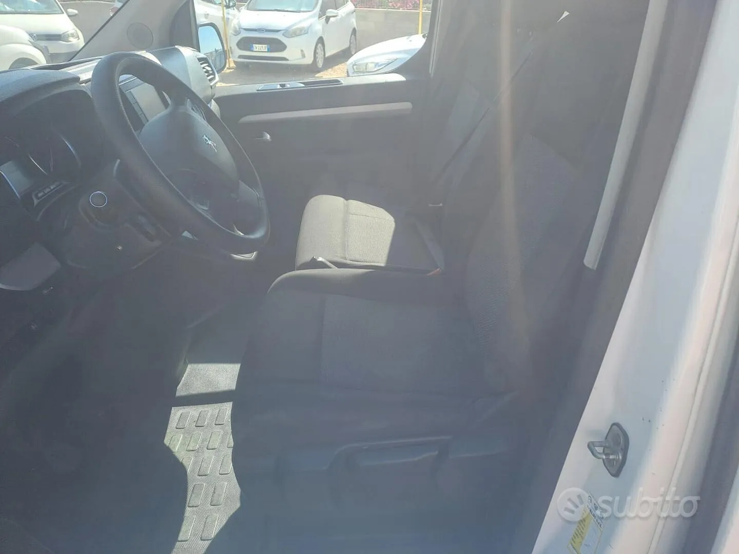 Peugeot Traveller 2020 photo 5