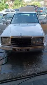 Mercedes-Benz 230E