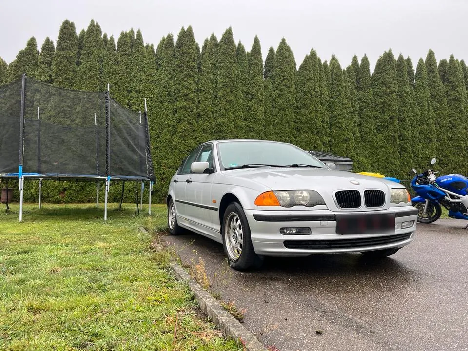 BMW 318I