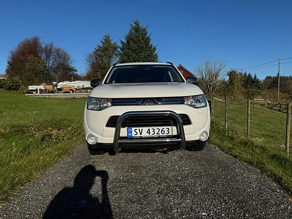 Mitsubishi Outlander 2013 photo 2