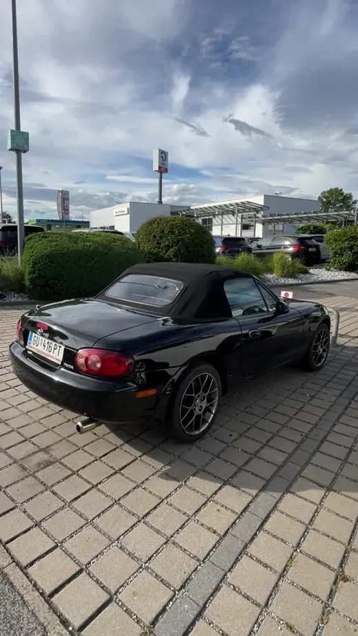 Mazda Mx-5 2004 photo 2