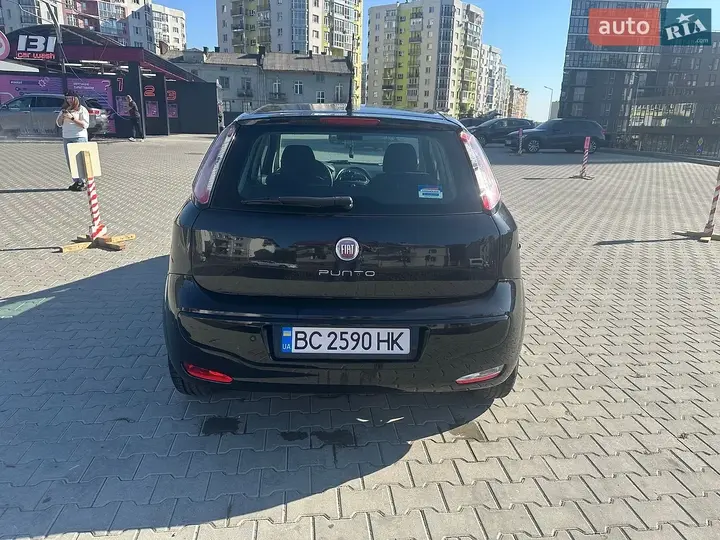 Fiat Punto 2011 photo 2