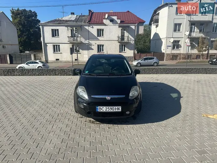 Fiat Punto 2011 photo 3
