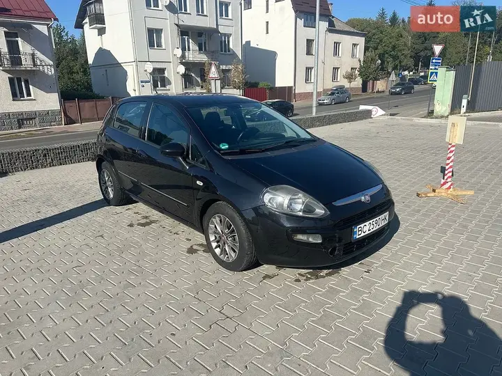 Fiat Punto 2011 photo 4