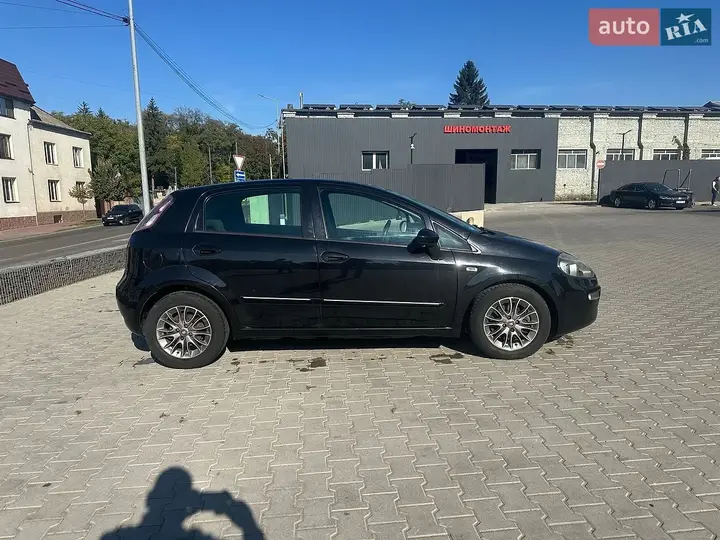 Fiat Punto 2011 photo 5