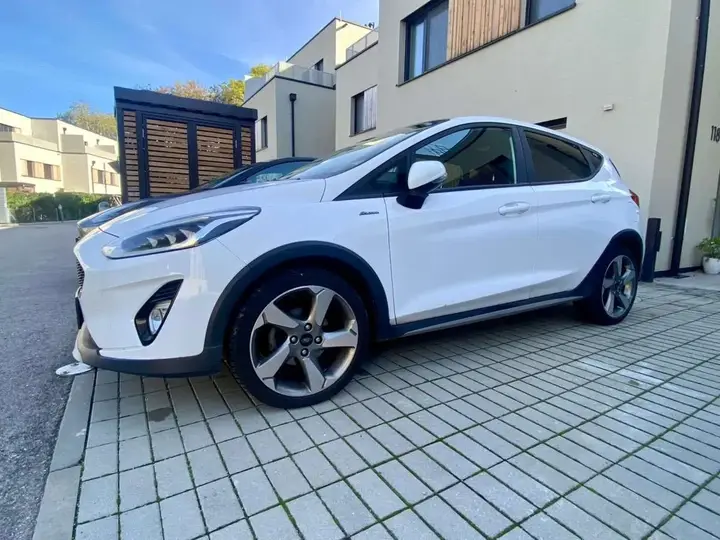 Ford Fiesta 2018 photo 2