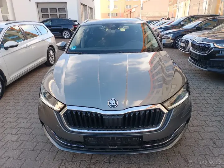 Skoda Octavia 2023 photo 2