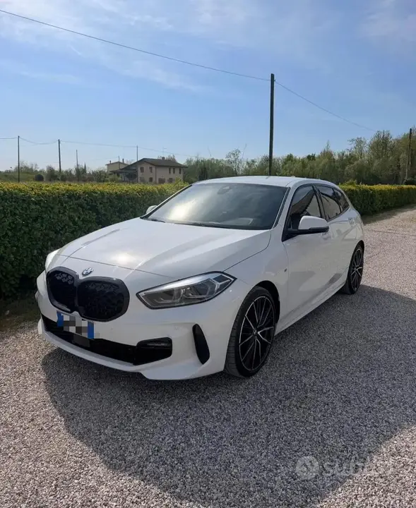 BMW 1 Series 2023 photo 2