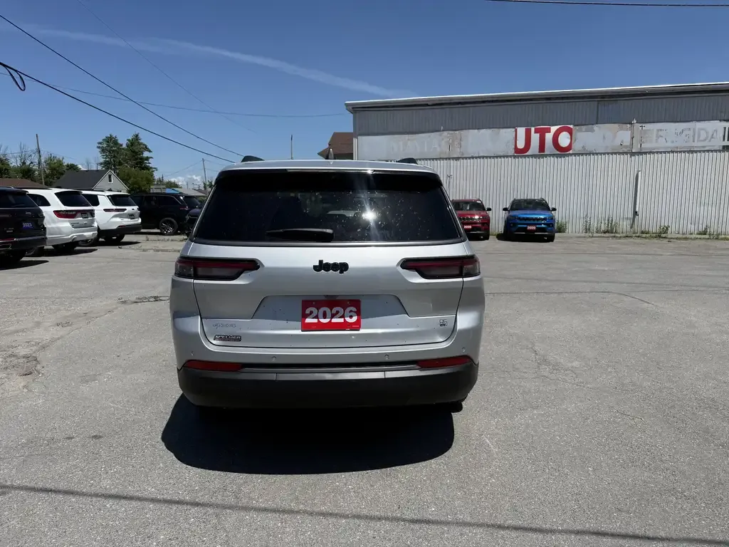 Jeep Grand Cherokee 2026 photo 4