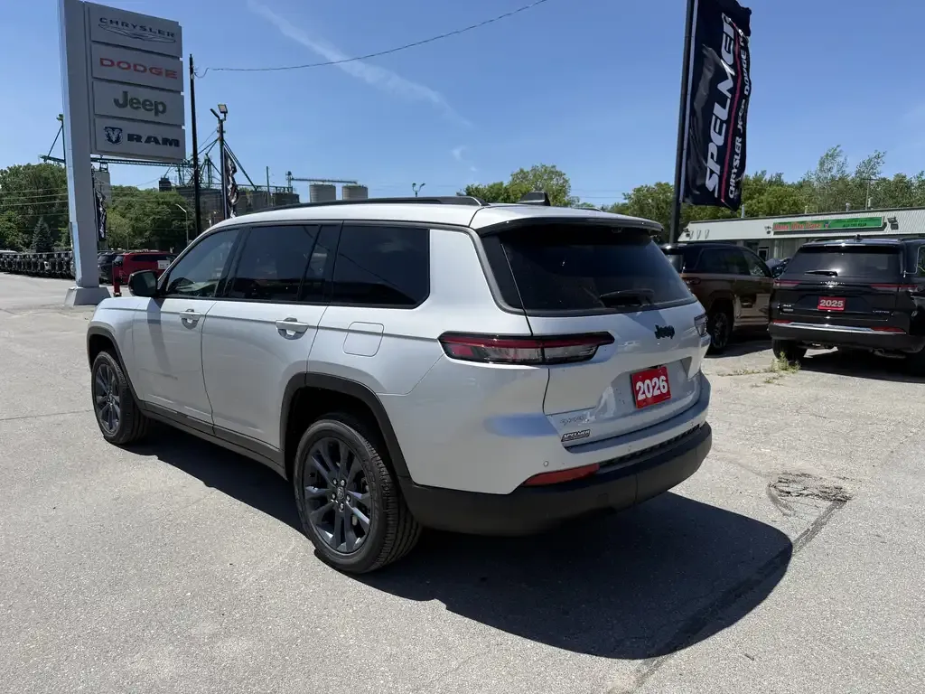 Jeep Grand Cherokee 2026 photo 3