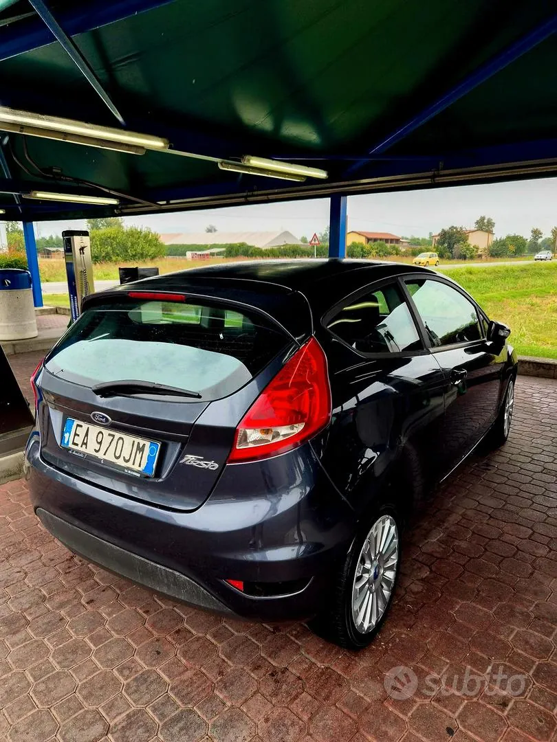 Ford Fiesta 2010 photo 2