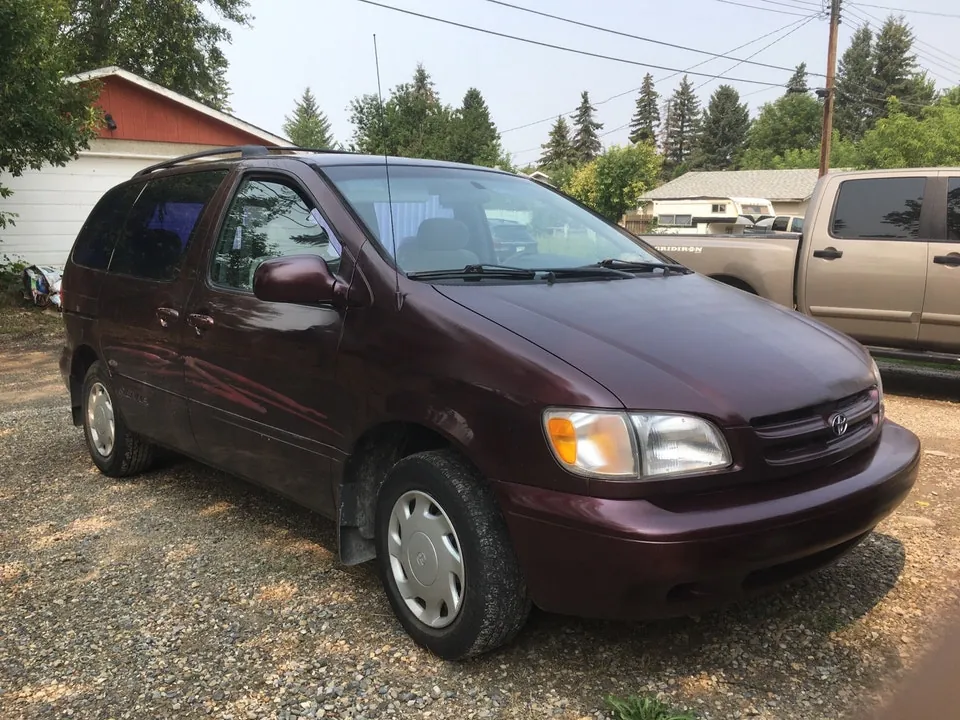 Toyota Sienna 2000 photo 4