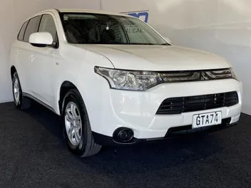 Mitsubishi Outlander 2013 photo 2