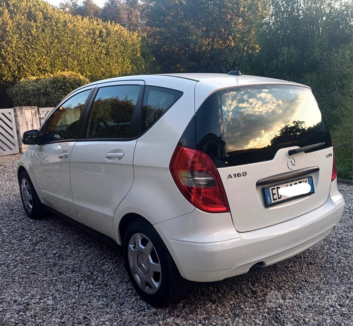 Mercedes-Benz A-Class 2011 photo 4