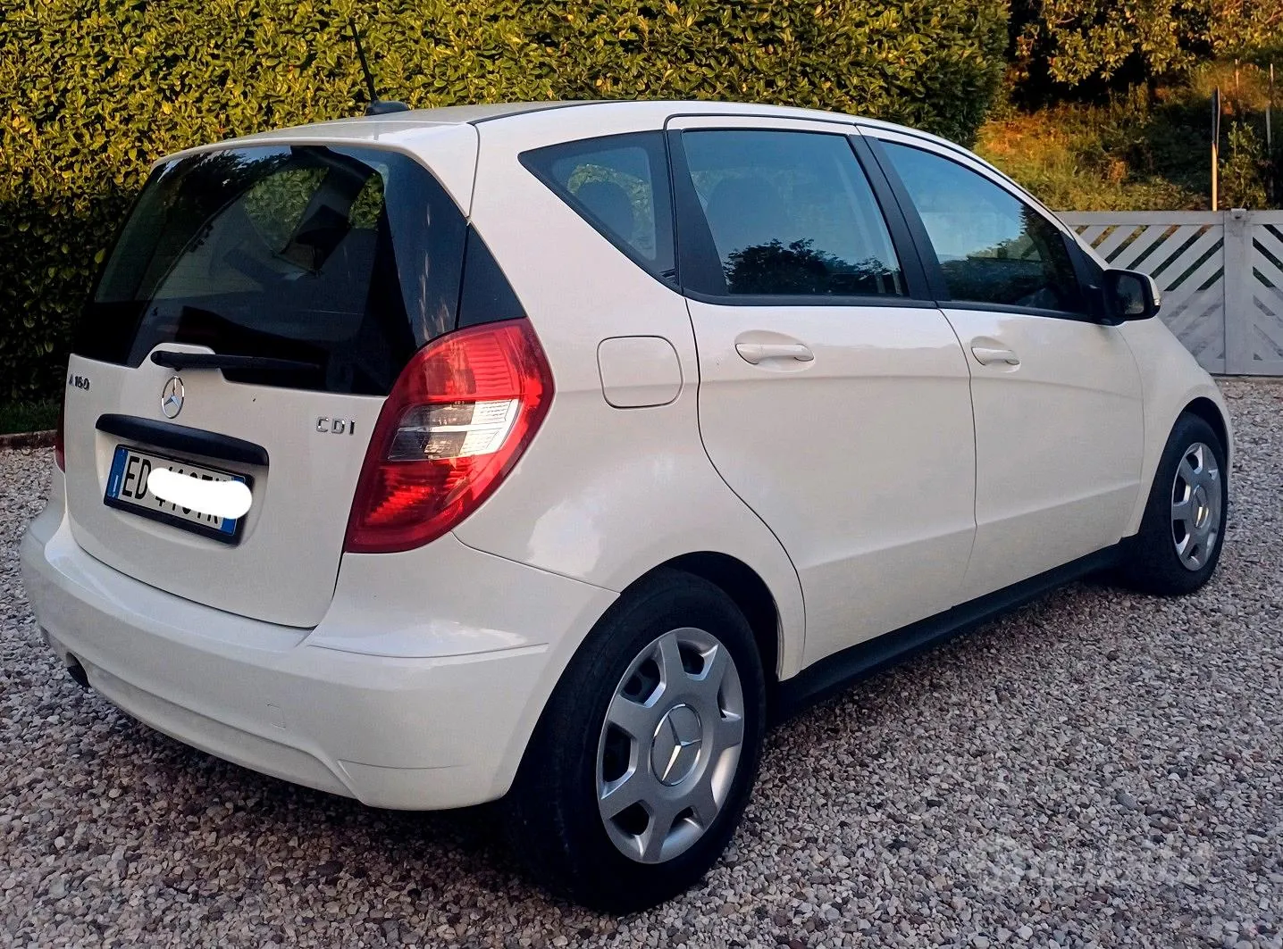 Mercedes-Benz A-Class 2011 photo 2
