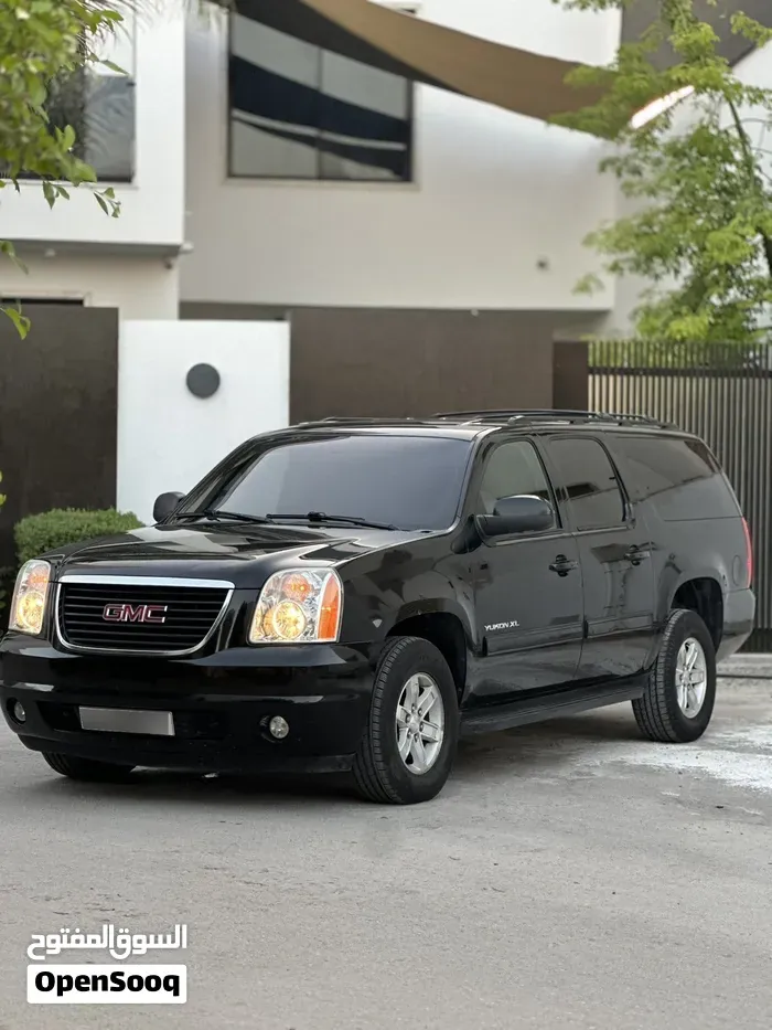 GMC Yukon Xl 2013 photo 2
