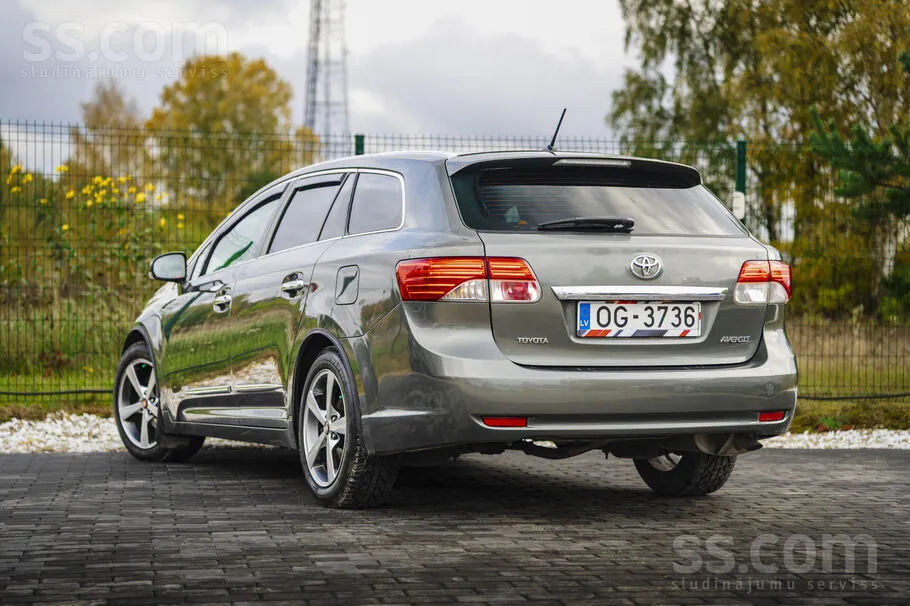 Toyota Avensis 2012 photo 4