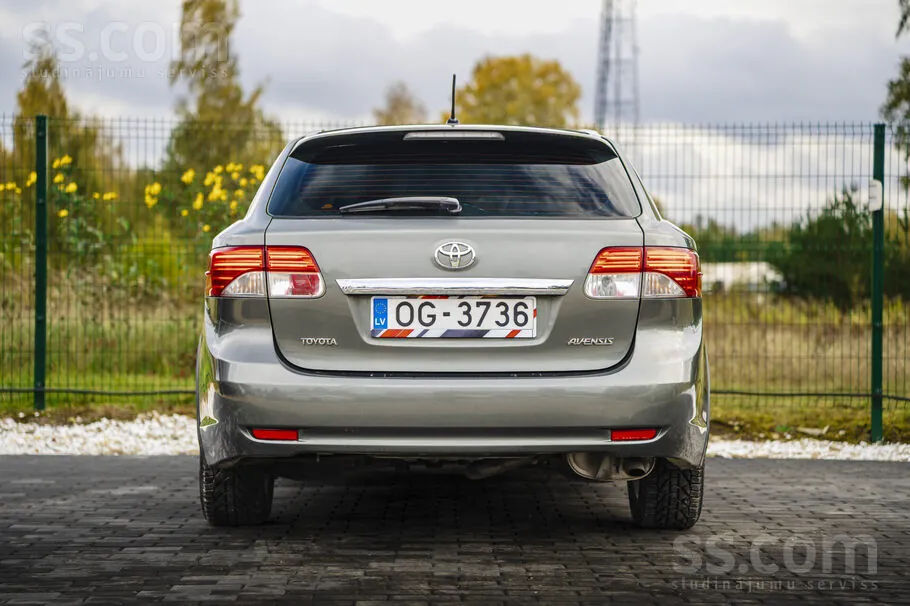 Toyota Avensis 2012 photo 5