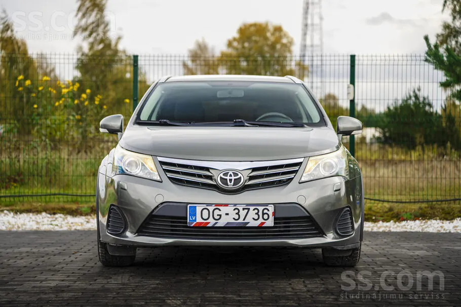 Toyota Avensis 2012 photo 2
