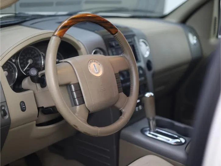 Lincoln Mark Lt 2007 photo 2