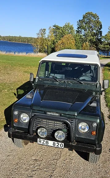 Land Rover Defender 110 2001 photo 4