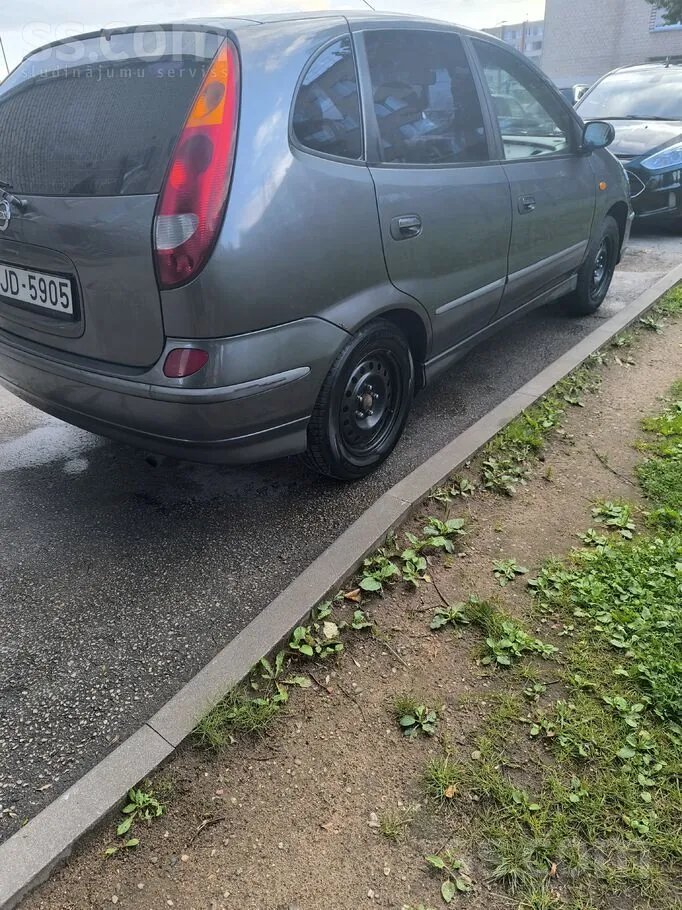 Nissan Almera Tino 2004 photo 4