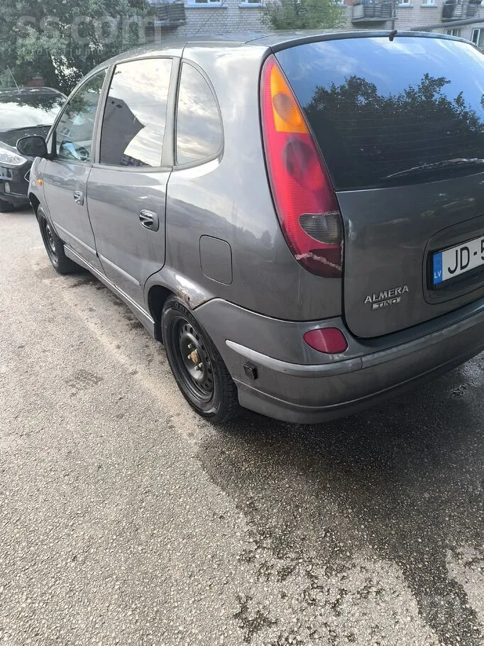 Nissan Almera Tino 2004 photo 3
