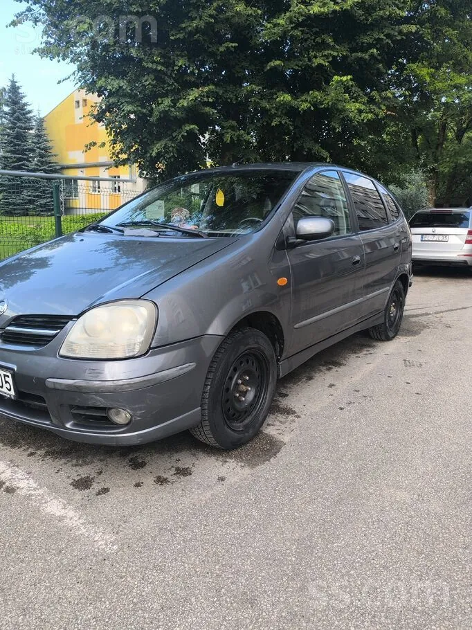 Nissan Almera Tino