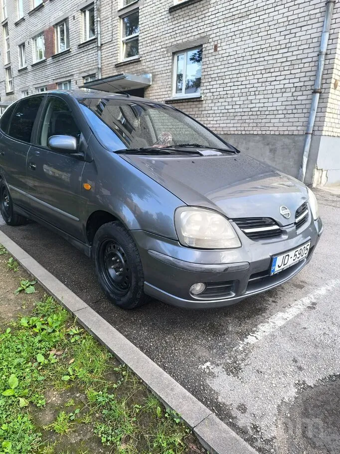Nissan Almera Tino 2004 photo 2