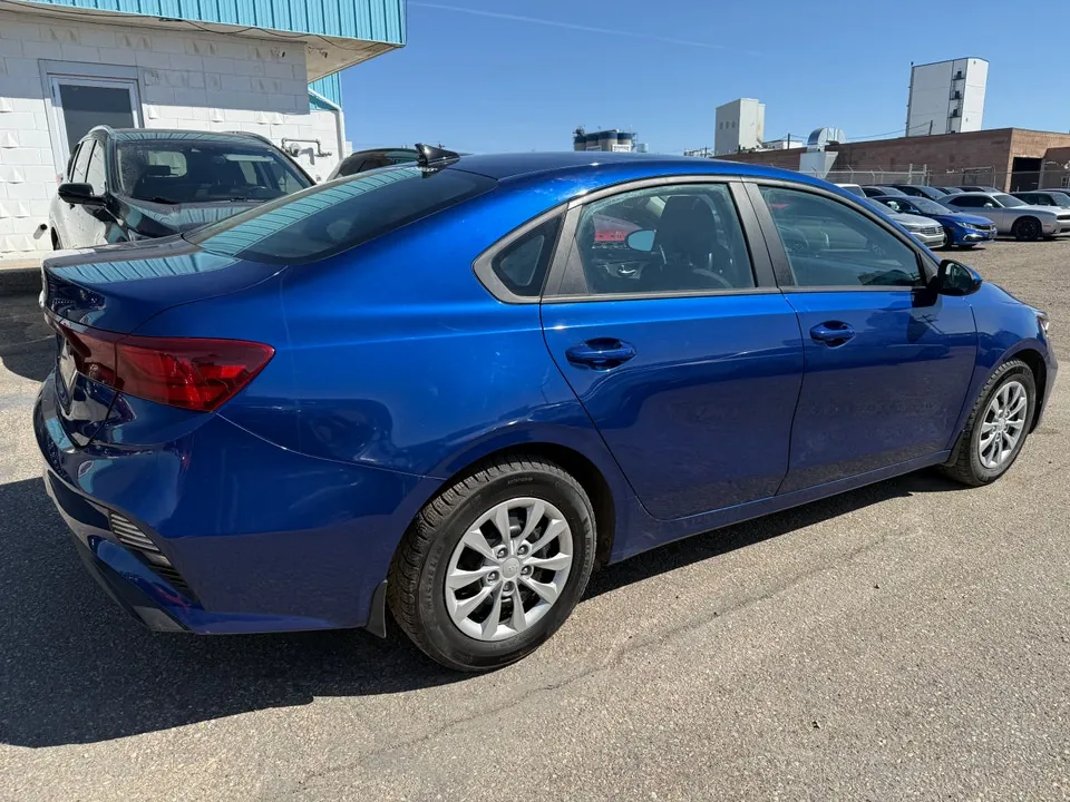 Kia Forte 2022 photo 2
