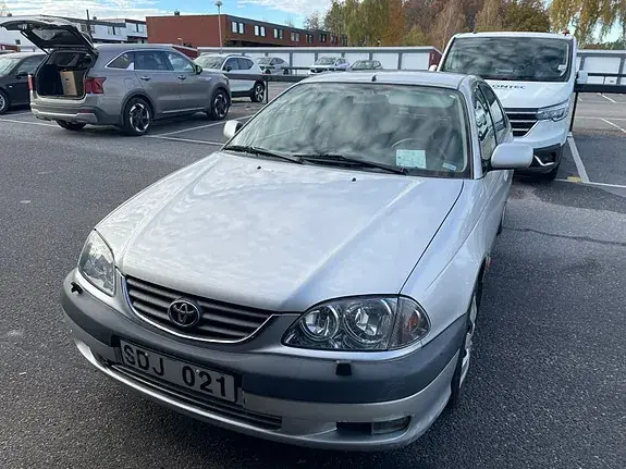 Toyota Avensis 2000 photo 2
