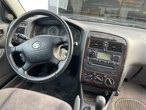 Toyota Avensis 2000 photo 5