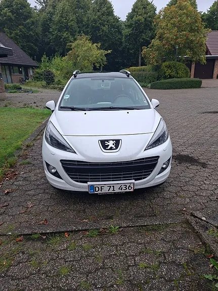 Peugeot 207 2011 photo 2