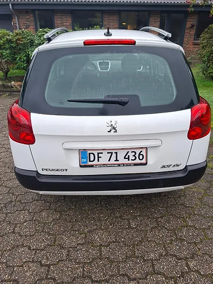 Peugeot 207 2011 photo 3