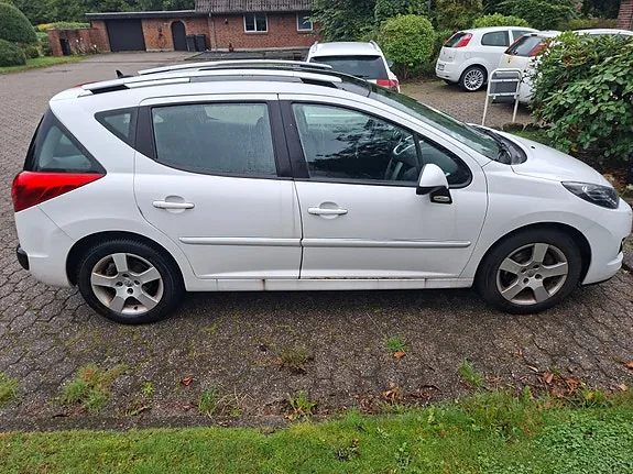 Peugeot 207 2011 photo 4