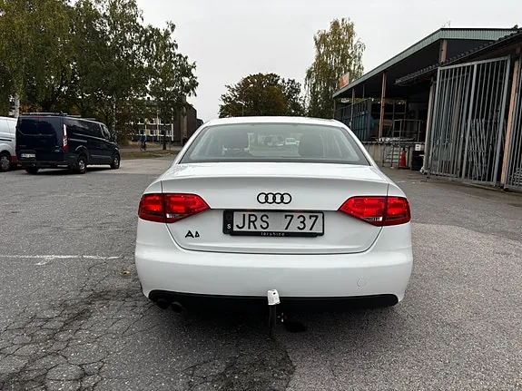 Audi A4 2009 photo 4