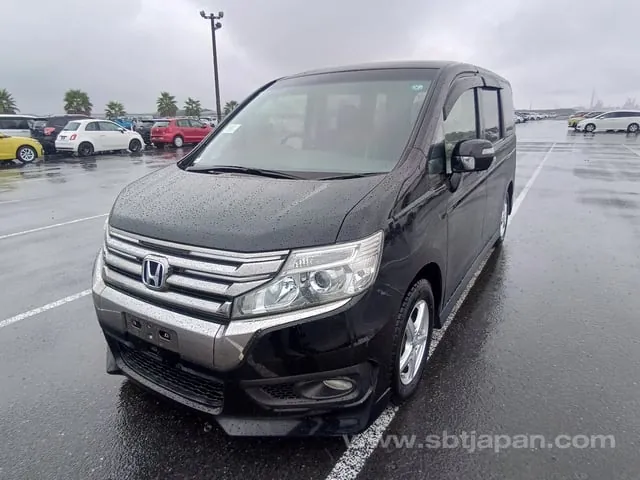 Honda Stepwagen 2013 photo 2