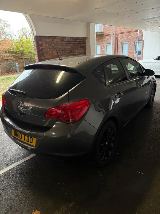 Vauxhall Astra 2010 photo 3