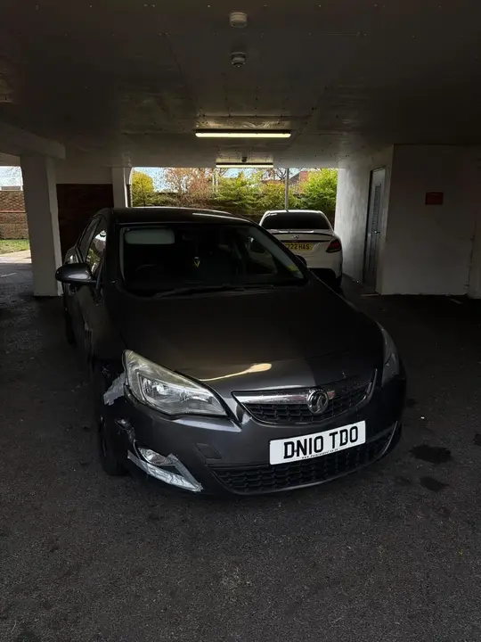 Vauxhall Astra 2010 photo 4