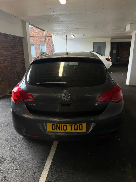 Vauxhall Astra 2010 photo 2
