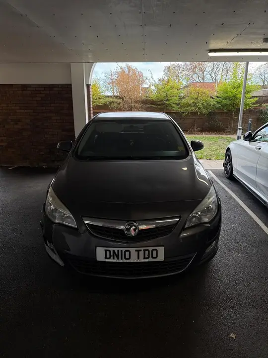 Vauxhall Astra 2010 photo 5