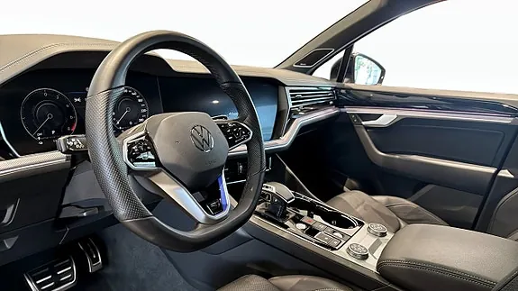 Volkswagen Touareg 2023 photo 2
