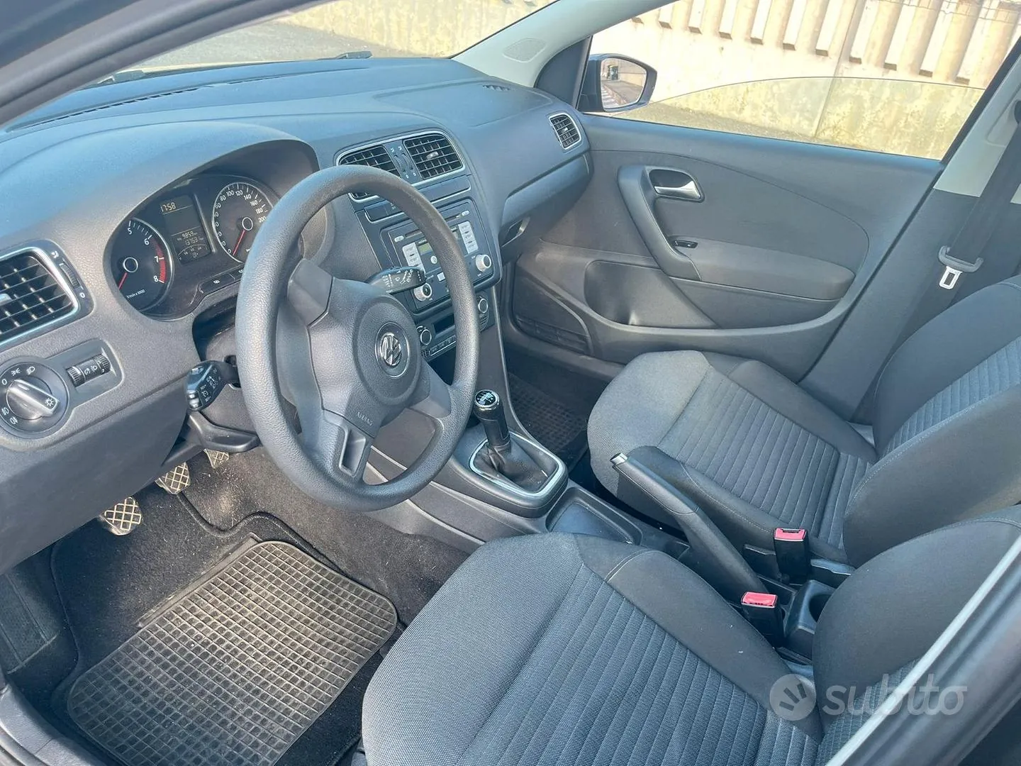 Volkswagen Polo 2011 photo 5