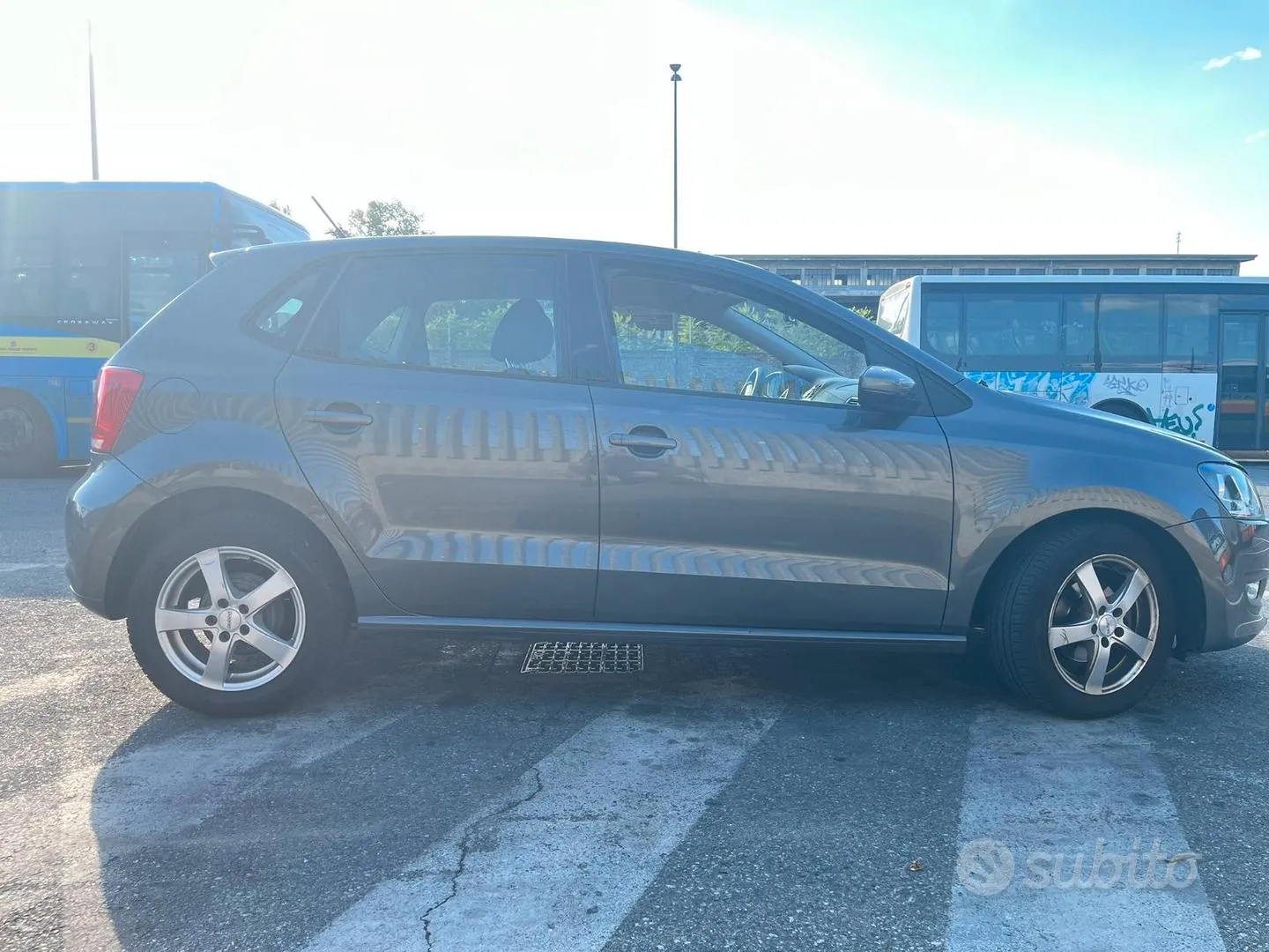 Volkswagen Polo 2011 photo 2